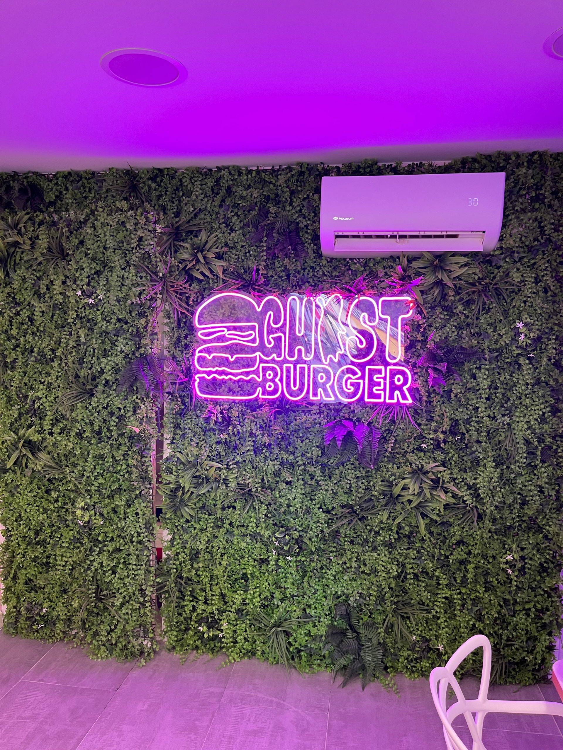 photo restaurant ghost burger